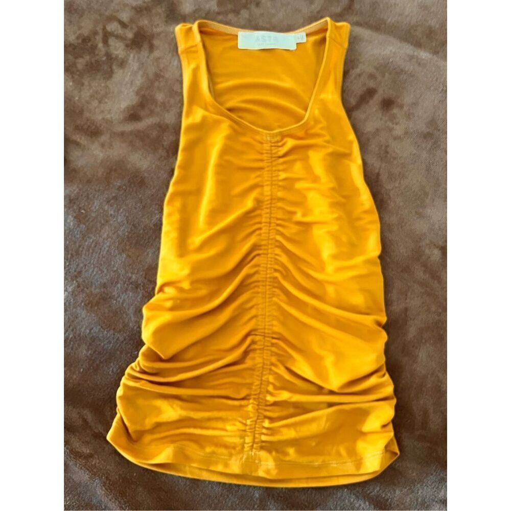 ASTR The Label Women's Large Mustard Yellow Sleeveless Knee Length Dress